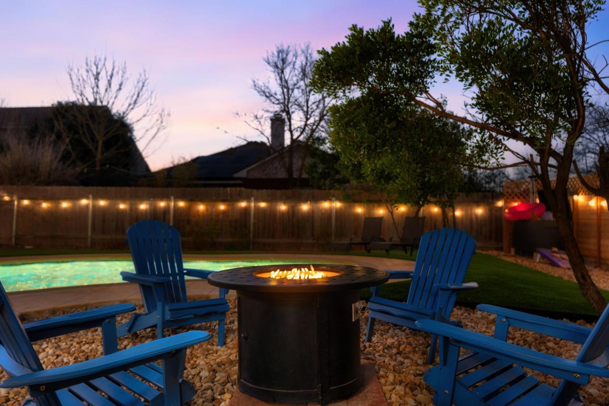 Pool Hottub Firepit Bbq Billiard Ps4 Golf Pflugerville Exterior foto